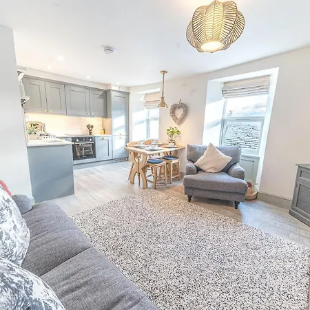 Victoria Apartment, Derwent House