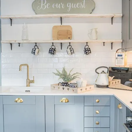 Victoria Apartment, Derwent House *