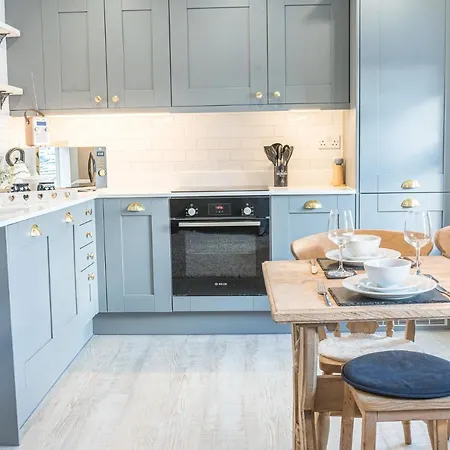 Victoria Apartment, Derwent House *